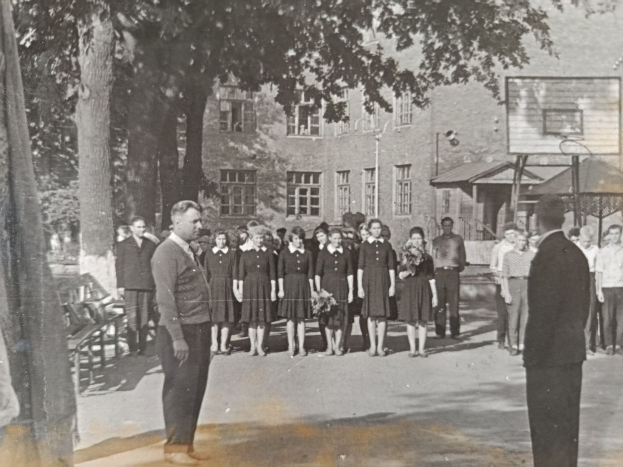 Історична фотографія училища